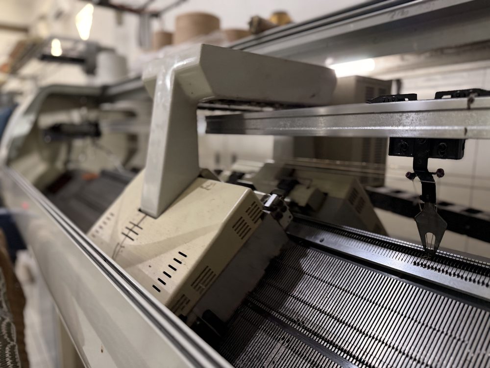 Automatic knitting machine on the Lualua production floor